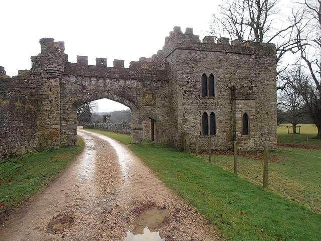 featherstone-castle